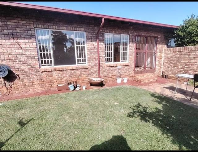 2 BEDROOM PROPERTY TO RENT IN ROOIHUISKRAAL NORTH